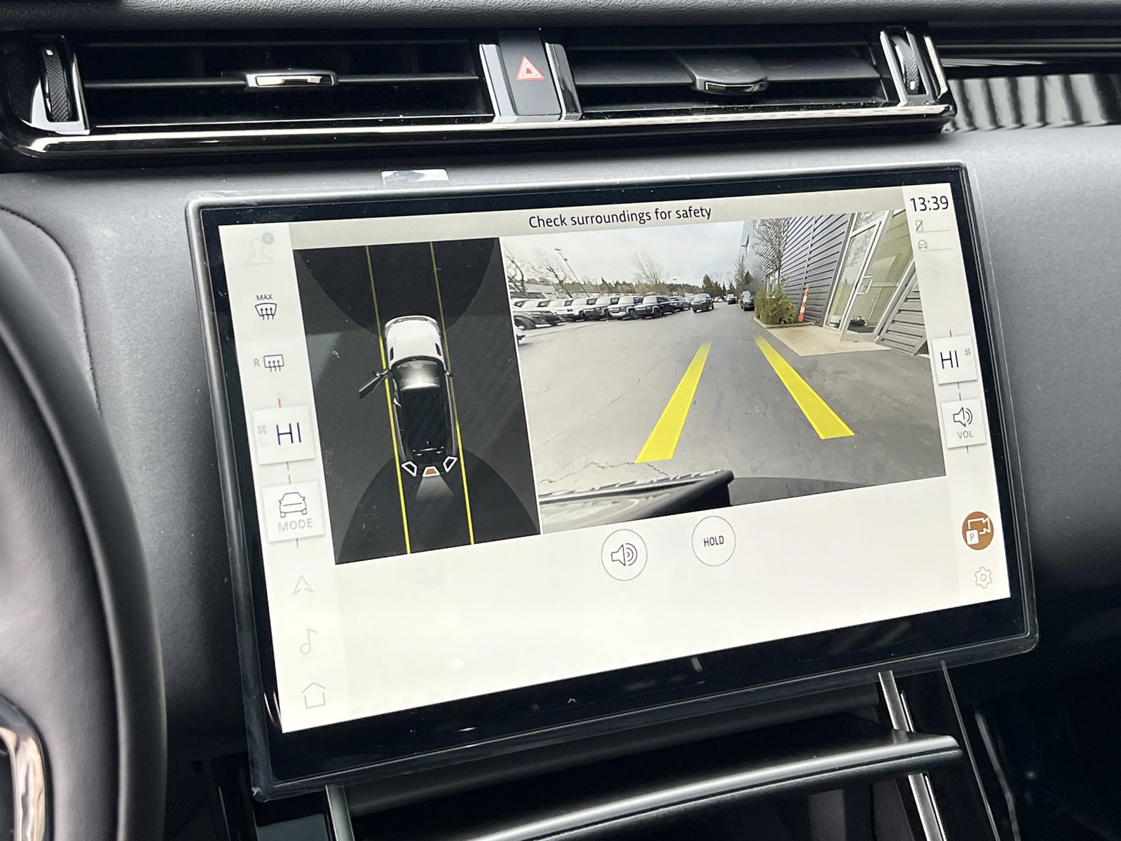 New 2025 Land Rover Range Rover Velar Dynamic SE image 23