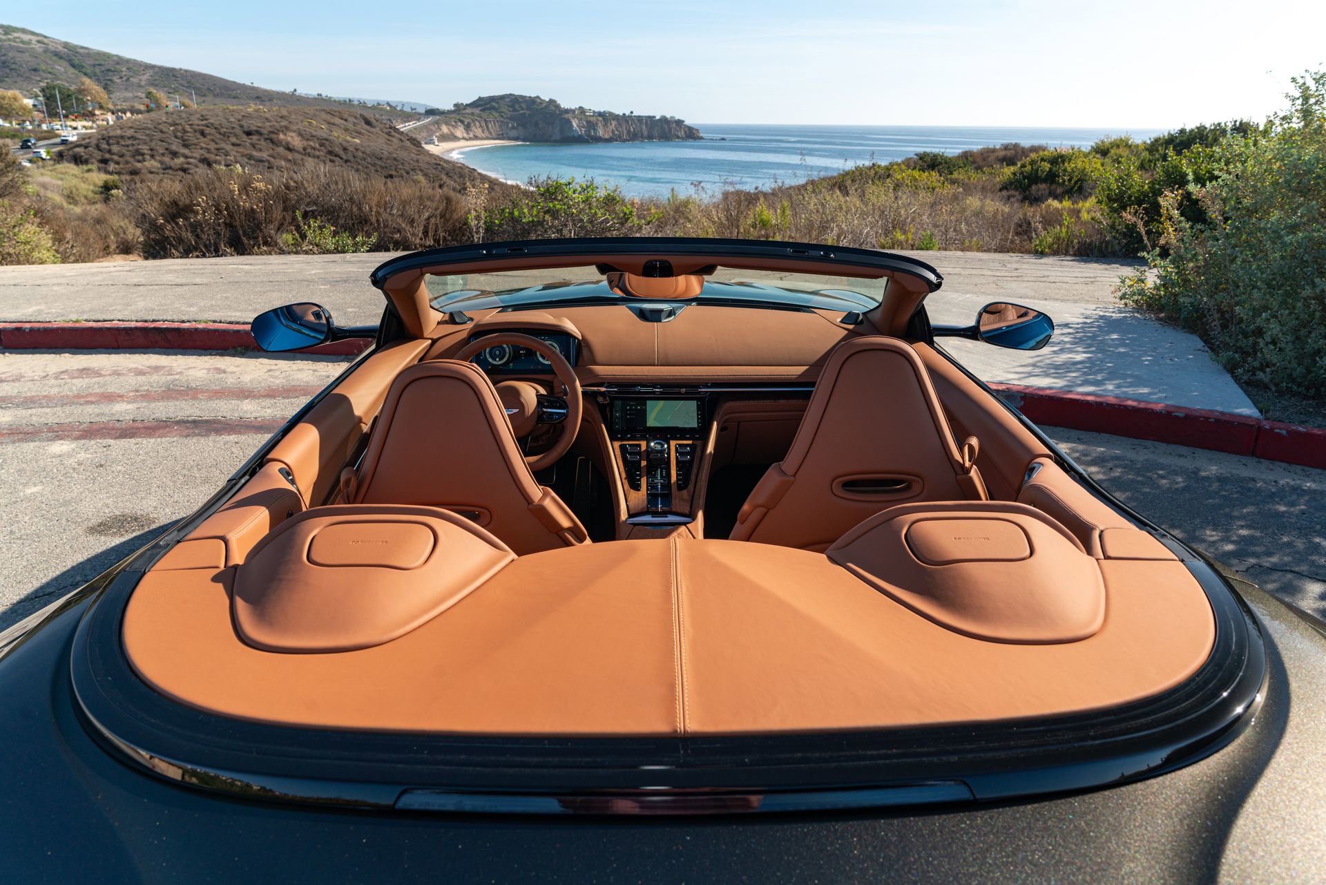 Used 2025 Aston Martin DB12 Convertible RWD image 9
