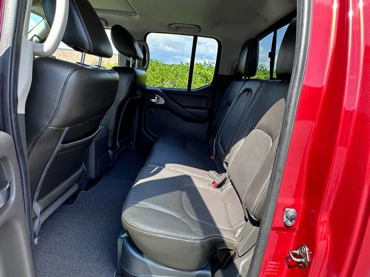 Used 2015 Nissan Frontier PRO-4X w/ Pro-4x Luxury Package image 14