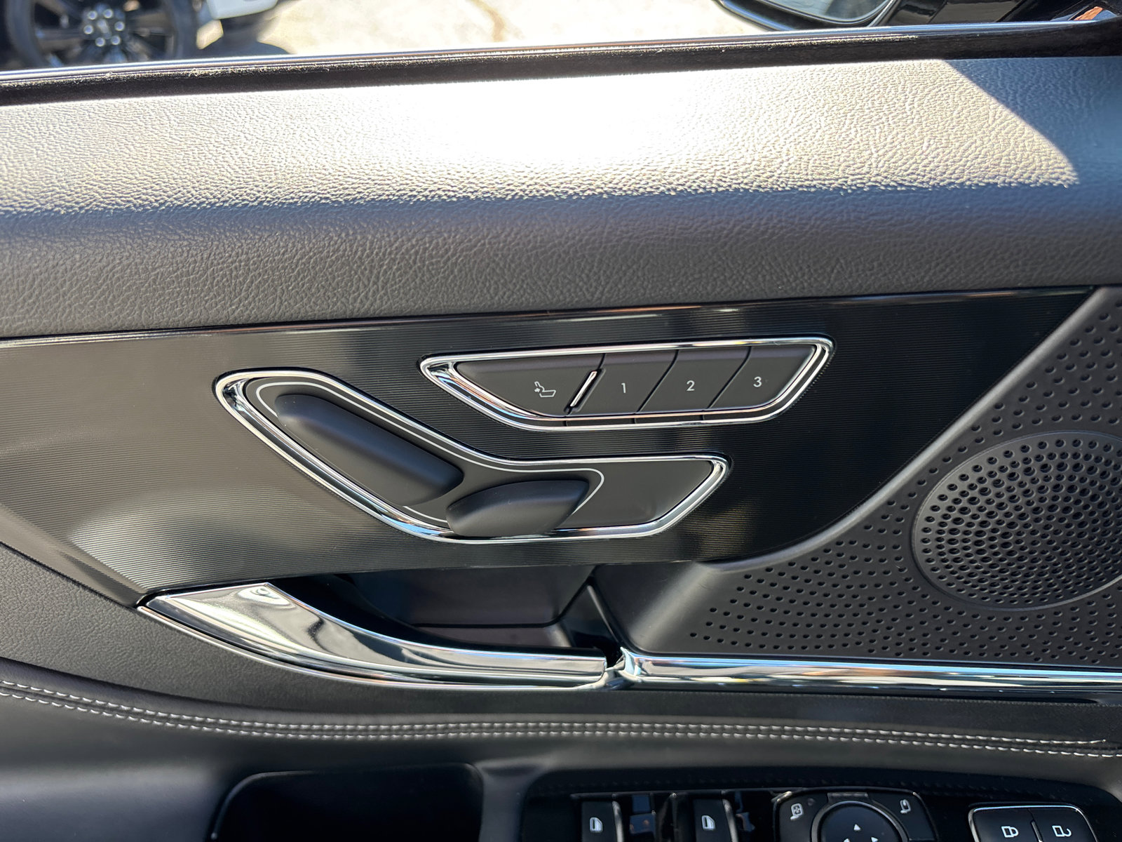 New 2025 Lincoln Corsair Reserve image 12