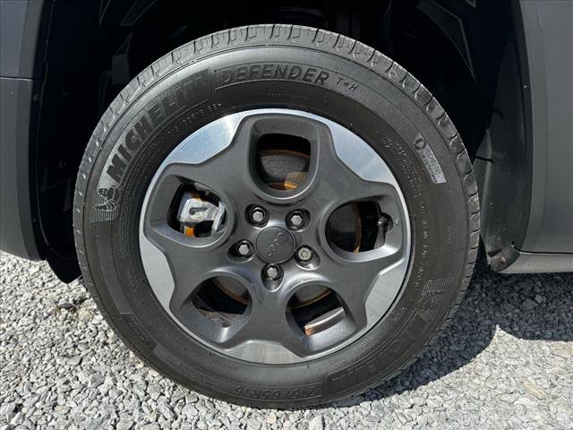 Used 2016 Jeep Renegade Latitude w/ Cold Weather Group image 8