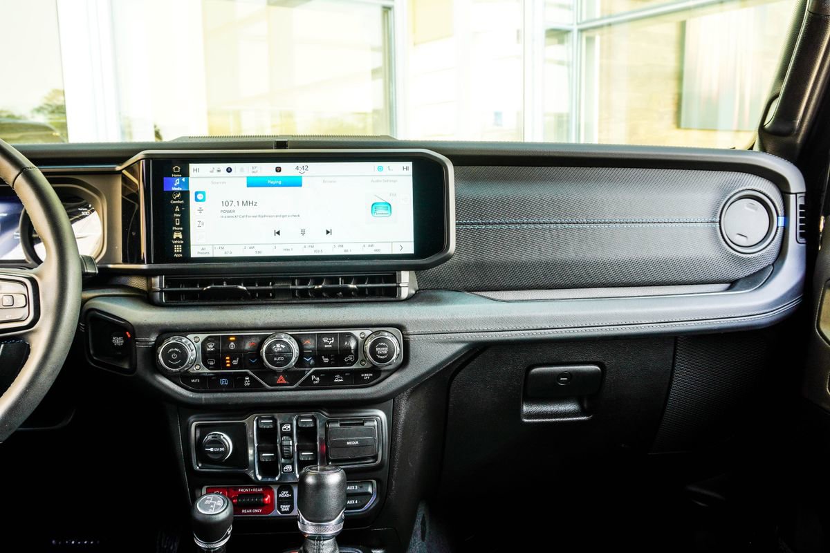 Used 2024 Jeep Wrangler Unlimited Rubicon 4xe image 17