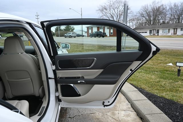 Used 2017 Lincoln Continental Reserve w/ Technology Package image 20