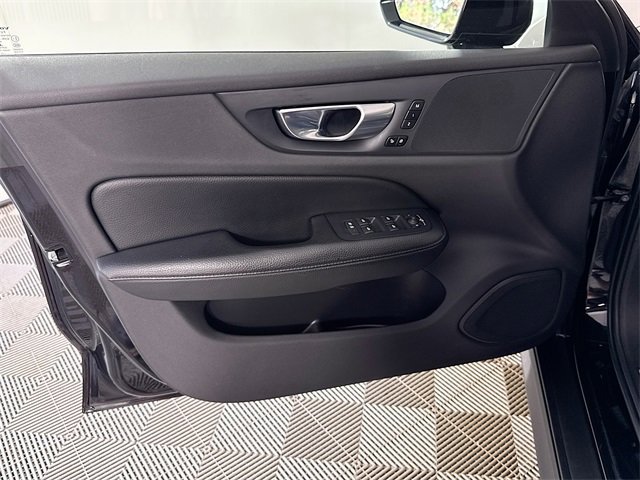 Used 2021 Volvo V60 T5 Cross Country image 25