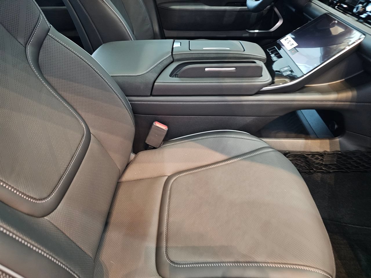 Certified 2026 INFINITI QX80 Luxe w/ Cargo Package AWD/4WD image 30