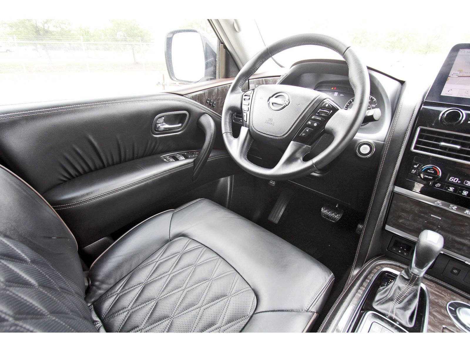 Used 2022 Nissan Armada Platinum w/ Captain's Chairs Package RWD image 11