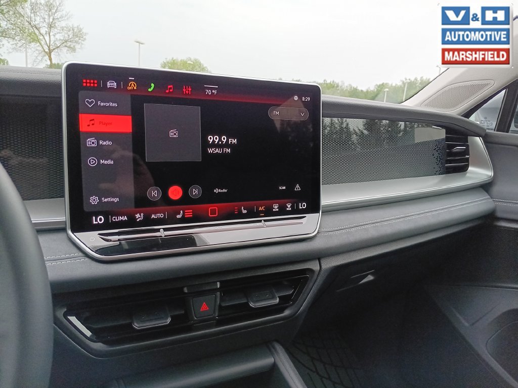 Used 2026 Volkswagen Tiguan SE AWD/4WD image 8