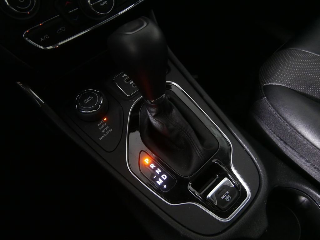 Used 2022 Jeep Cherokee Limited image 26