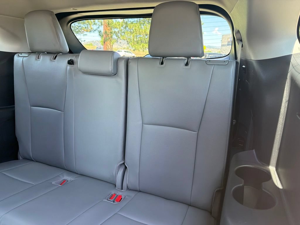 Used 2025 Toyota Highlander Platinum AWD/4WD image 23