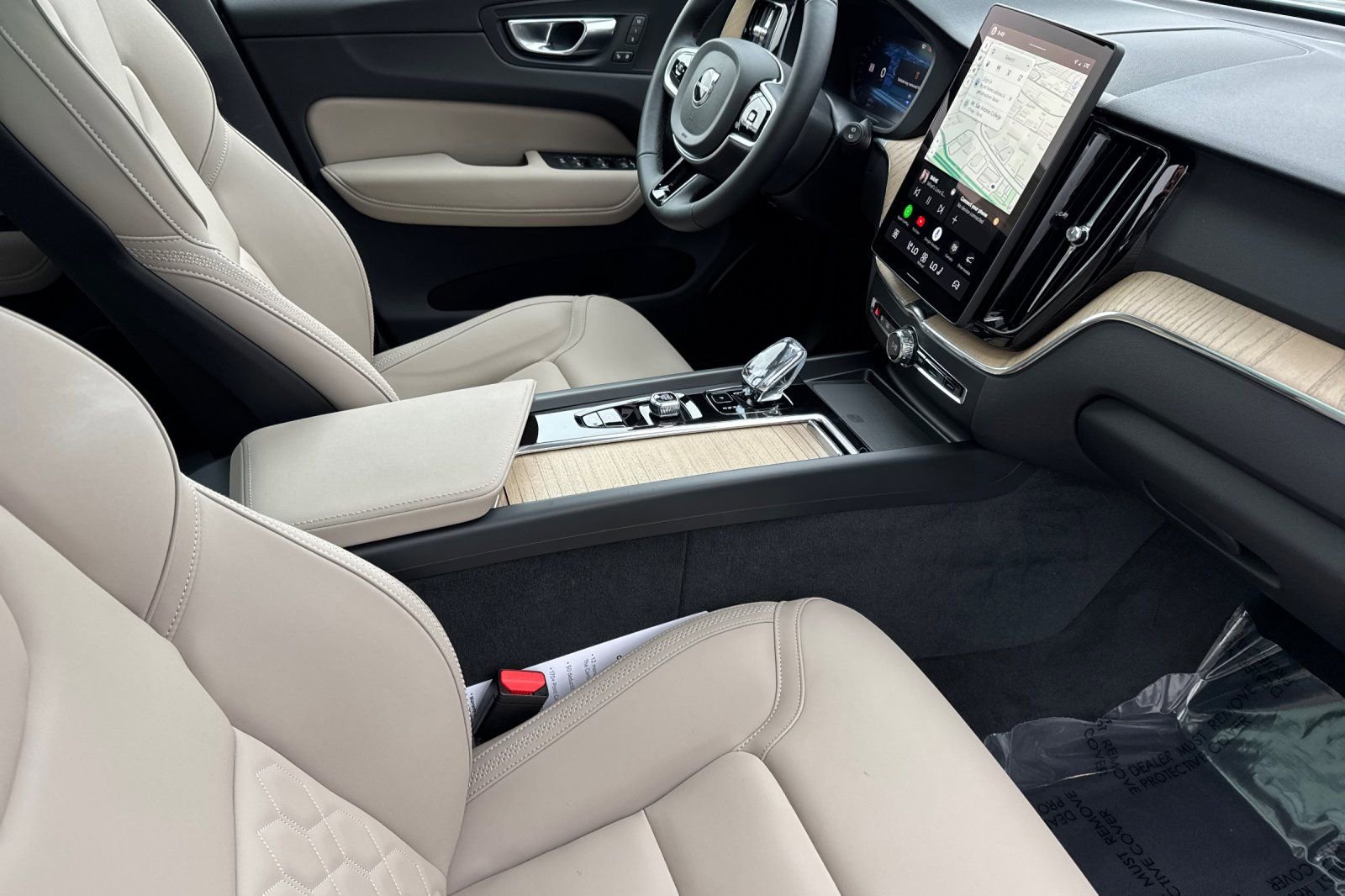 Certified 2026 Volvo XC60 B5 Plus w/ Climate Package PRO AWD/4WD image 16