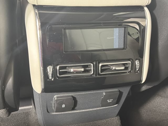 New 2026 Lincoln Aviator 2WD w/ Jet Appearance Package image 13