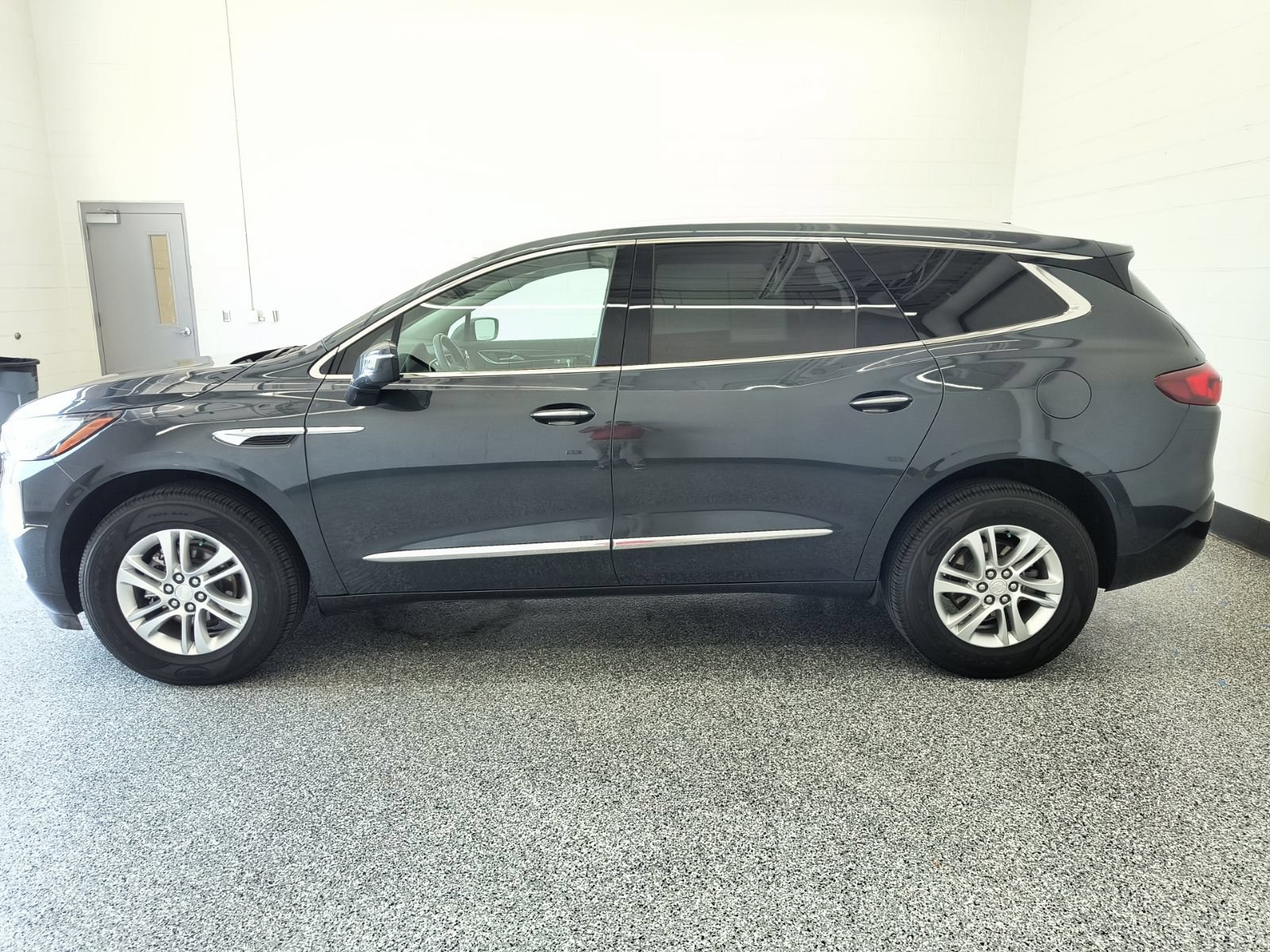 Used 2020 Buick Enclave Preferred FWD image 2