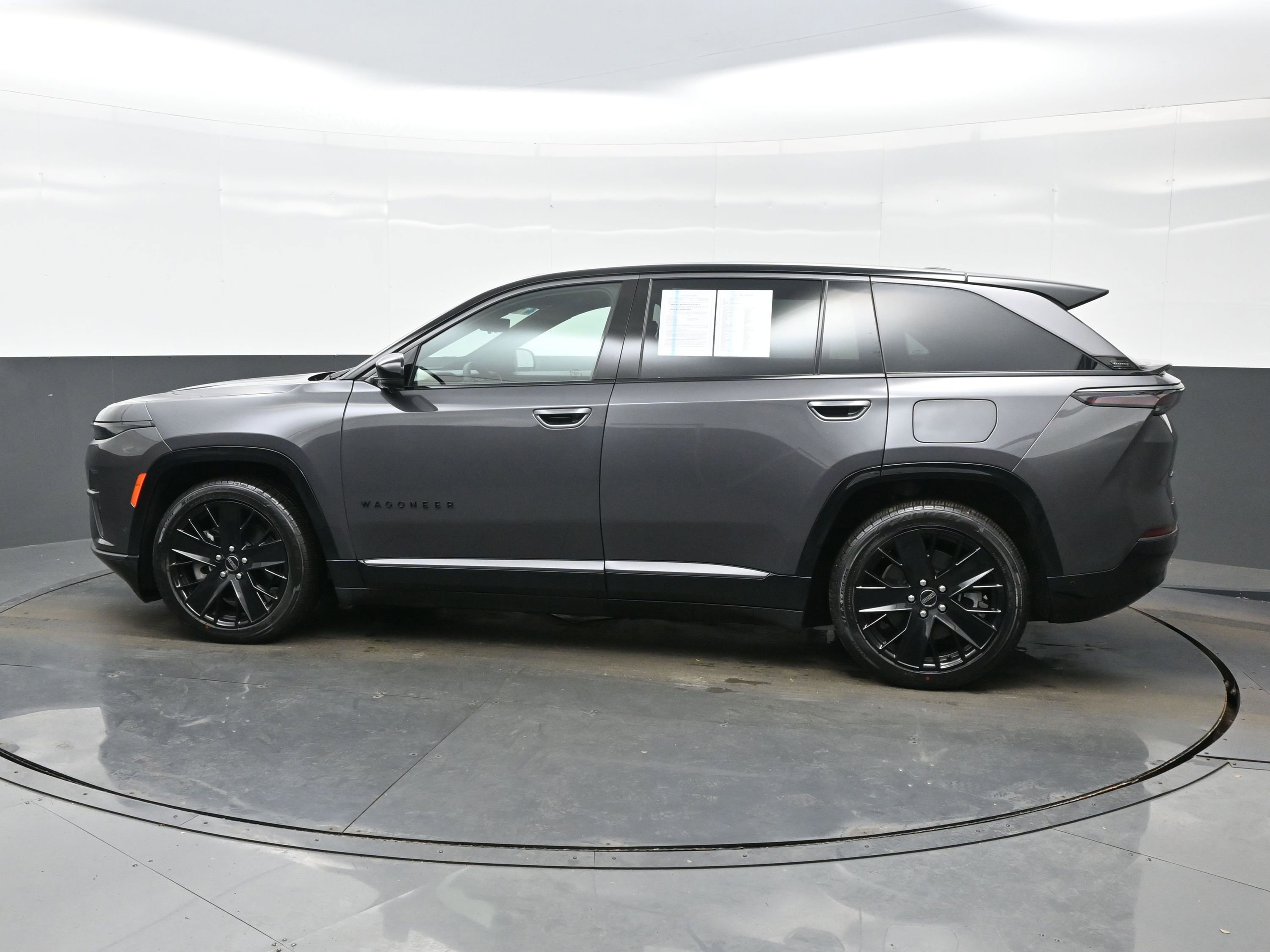 Used 2024 Jeep Wagoneer Launch Edition image 3