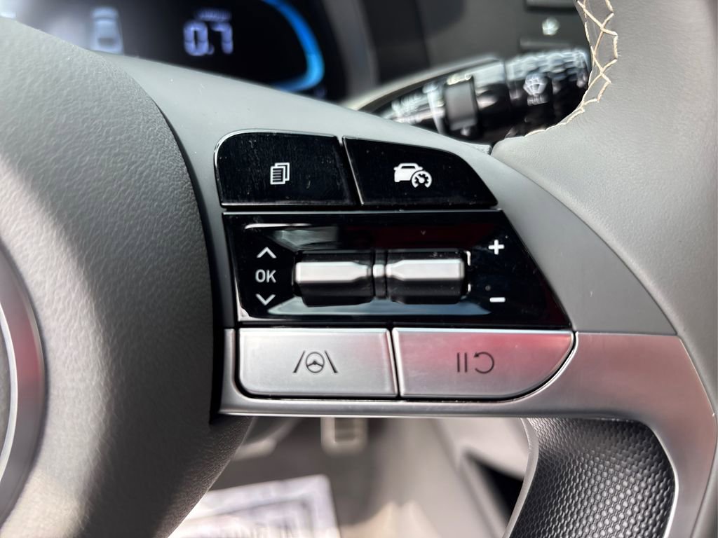 Certified 2025 Hyundai Elantra Sport FWD image 31