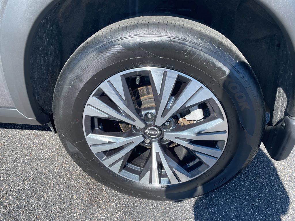 Used 2023 Nissan Rogue SV AWD/4WD image 4