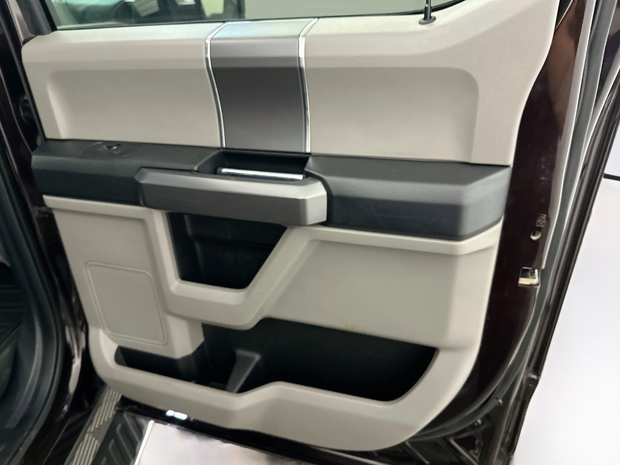 Used 2020 Ford F150 XLT w/ Equipment Group 302A Luxury AWD/4WD image 30