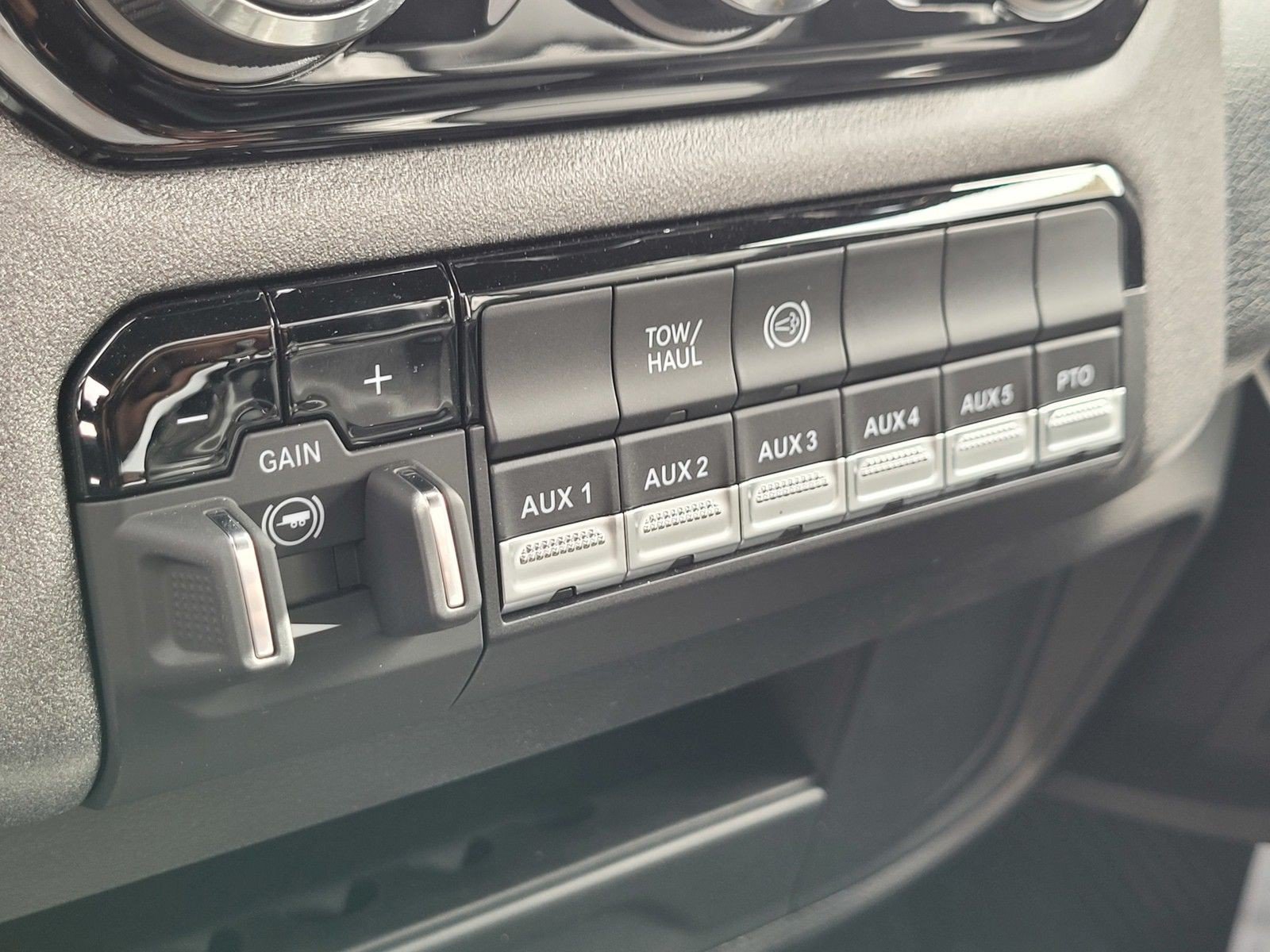 New 2026 RAM 5500 Tradesman AWD/4WD image 13