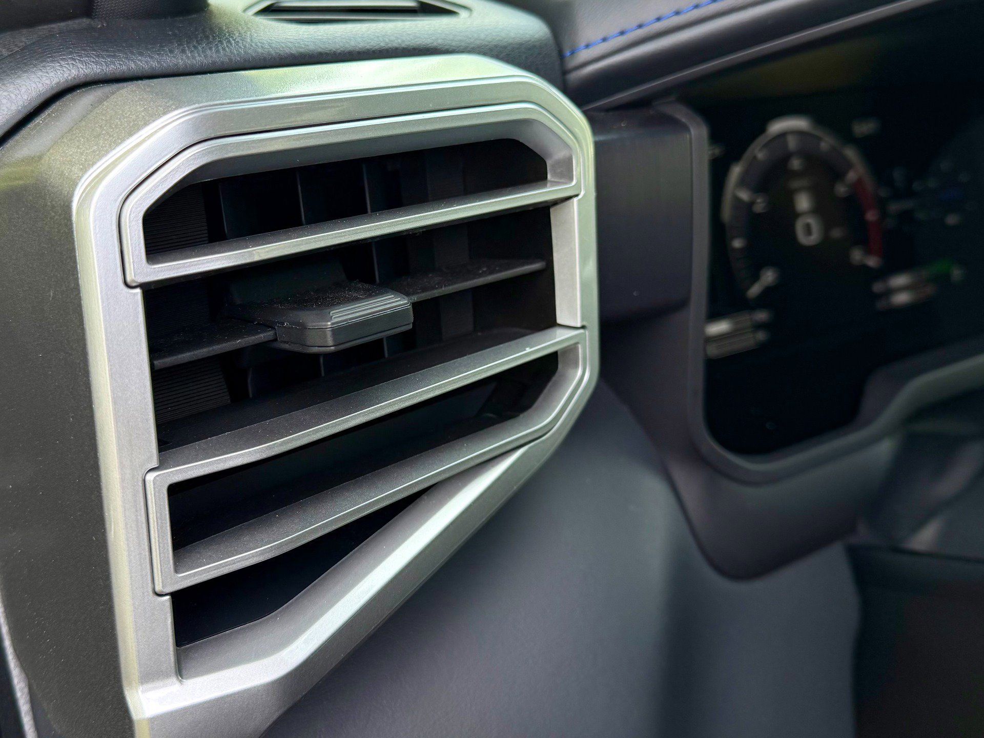 Used 2023 Toyota Sequoia Platinum image 11