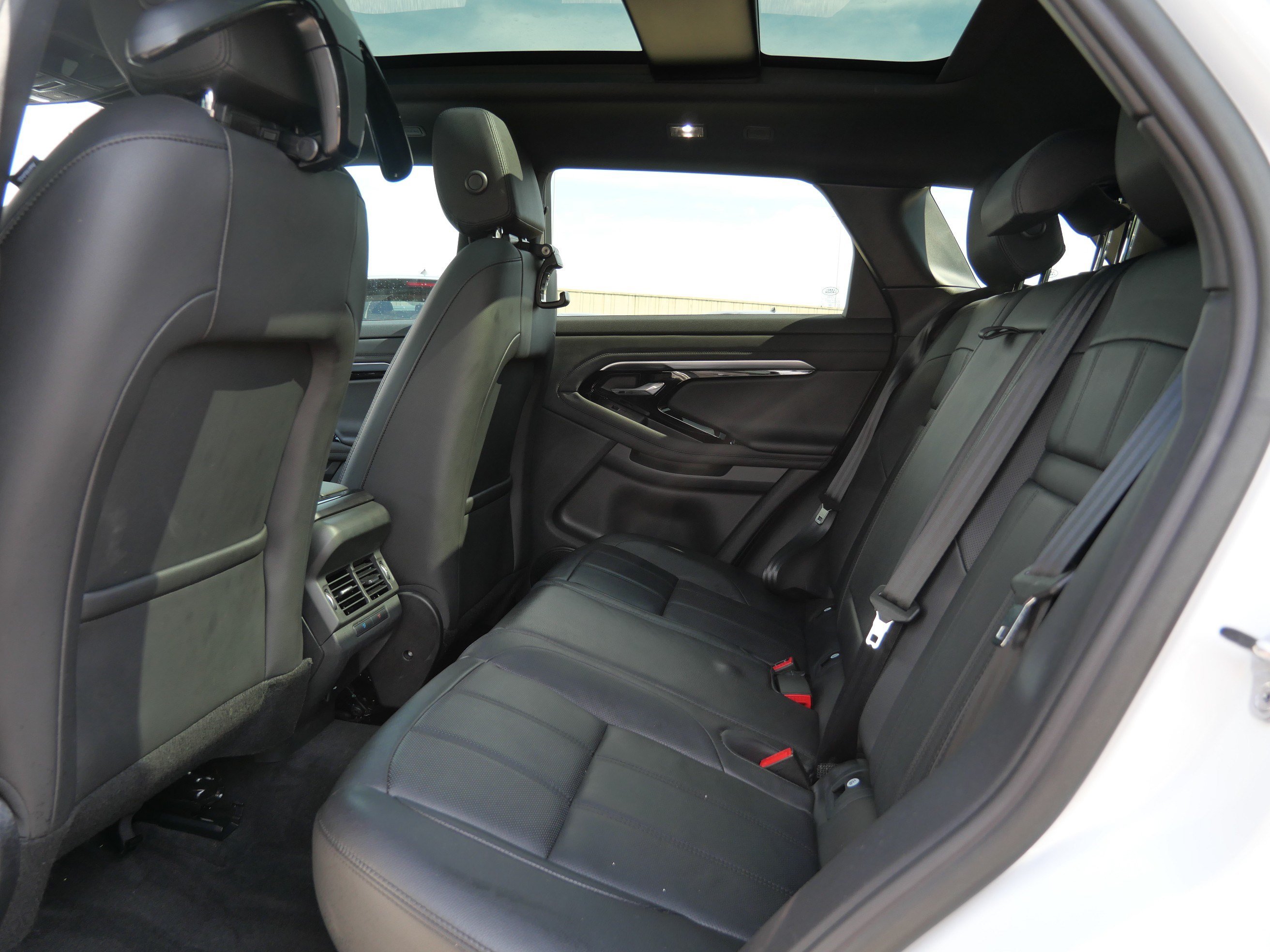 Used 2023 Land Rover Range Rover Evoque R-Dynamic SE AWD/4WD image 16