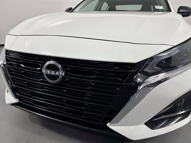 Used 2025 Nissan Altima 2.5 SV FWD image 25