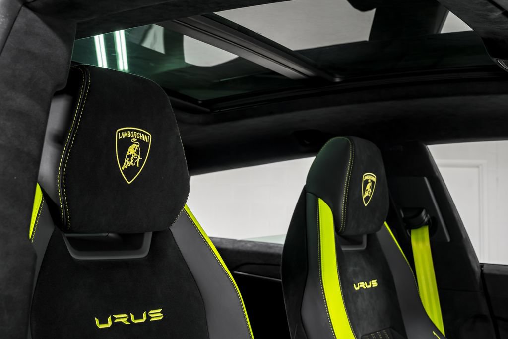 Used 2024 Lamborghini Urus Performante AWD/4WD image 43