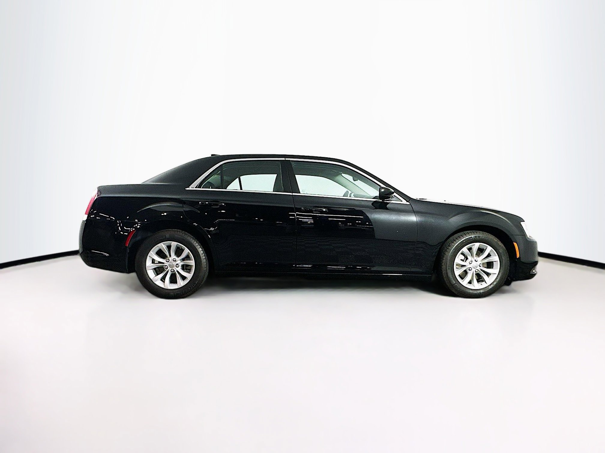 Used 2023 Chrysler 300 Touring image 10