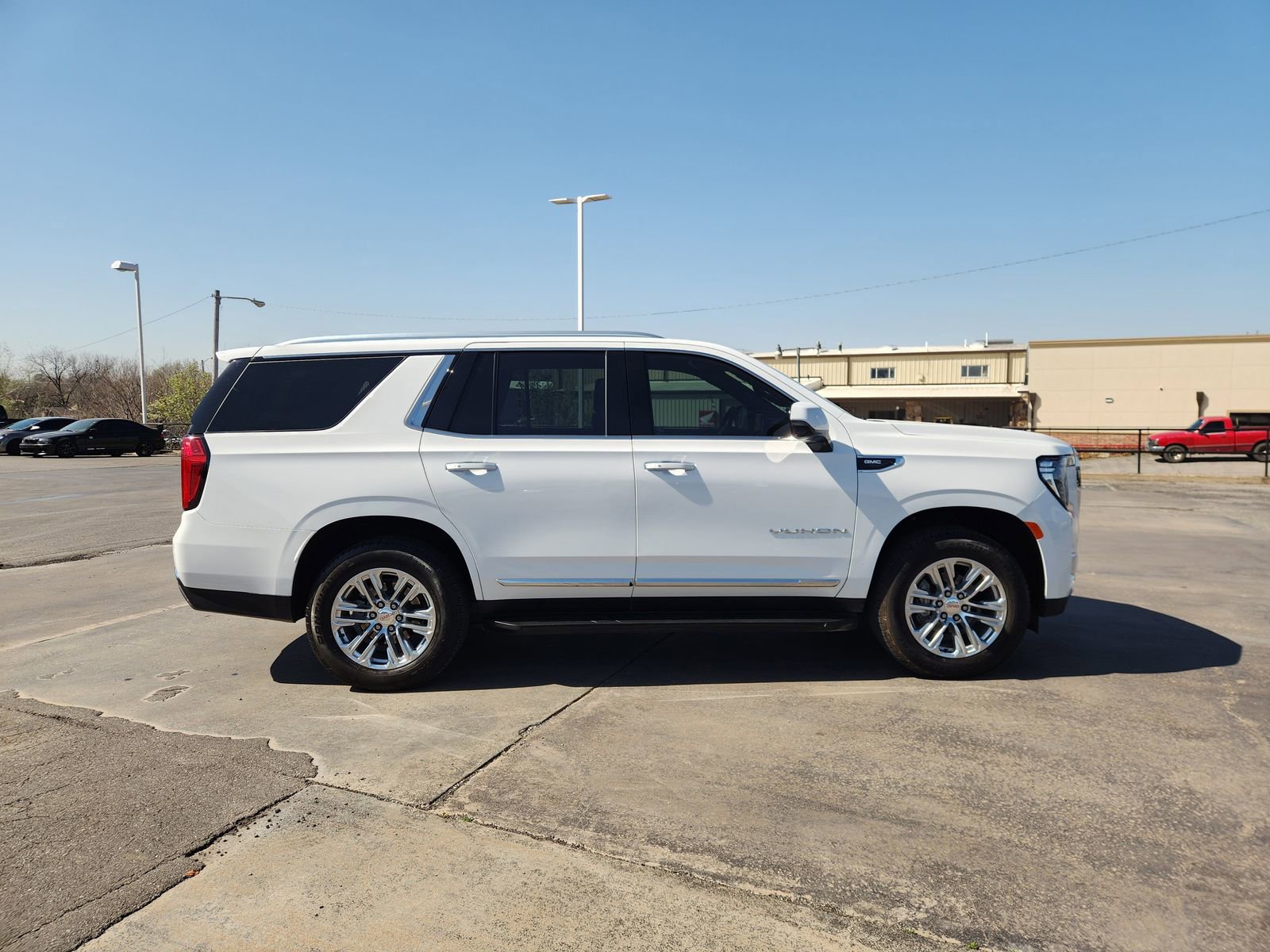 Used 2024 GMC Yukon SLT w/ SLT Premium Package image 7