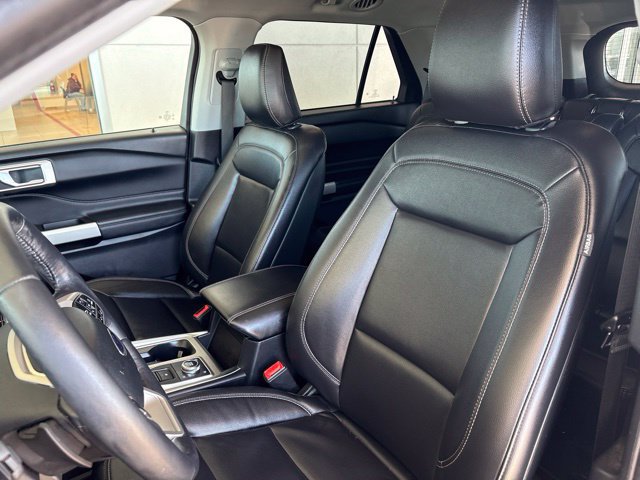 Used 2020 Ford Explorer XLT w/ Equipment Group 202A AWD/4WD image 26
