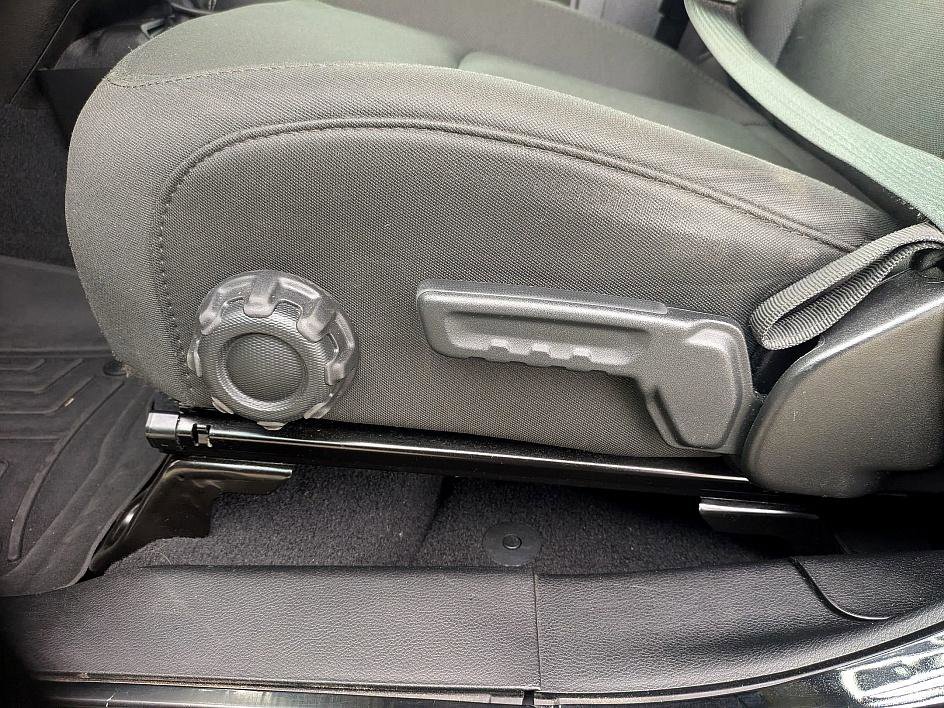 Used 2019 Jeep Wrangler Unlimited Sahara w/ Safety Group image 12