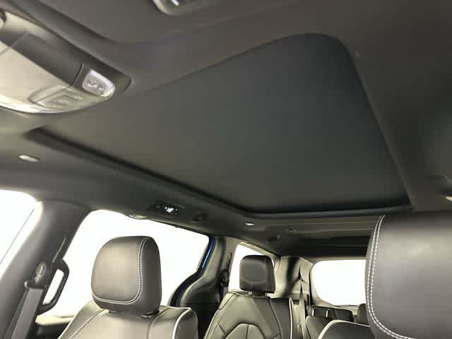 Used 2026 Chrysler Pacifica Limited FWD image 28