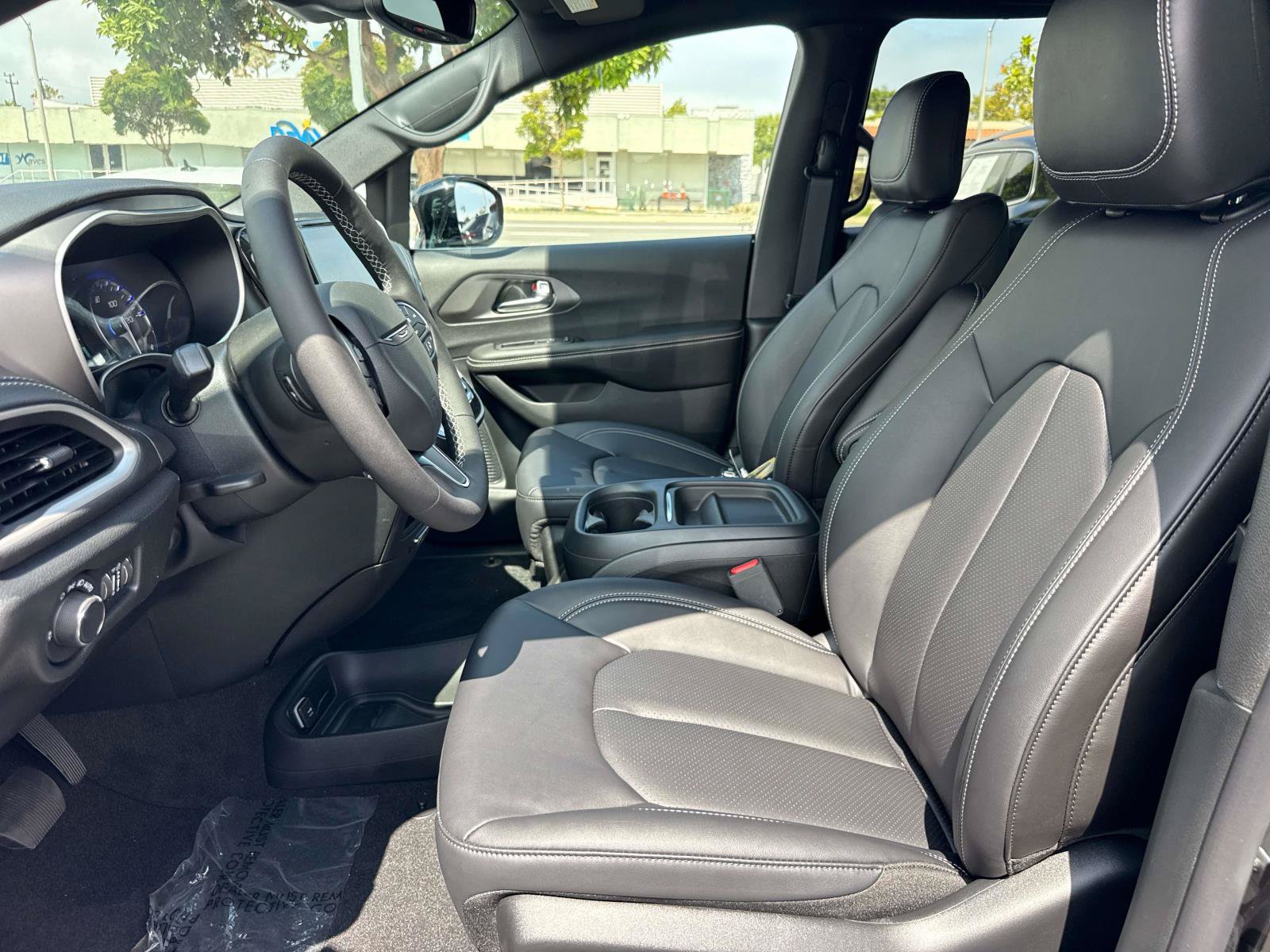 New 2027 Chrysler Pacifica Select w/ Family Tech Group AWD/4WD image 25
