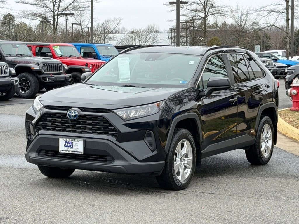 Used 2021 Toyota RAV4 LE image 3