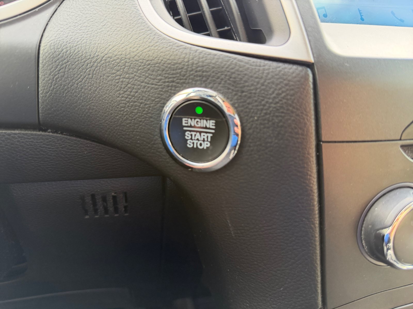 Used 2018 Ford Edge SEL w/ Equipment Group 201A FWD image 25