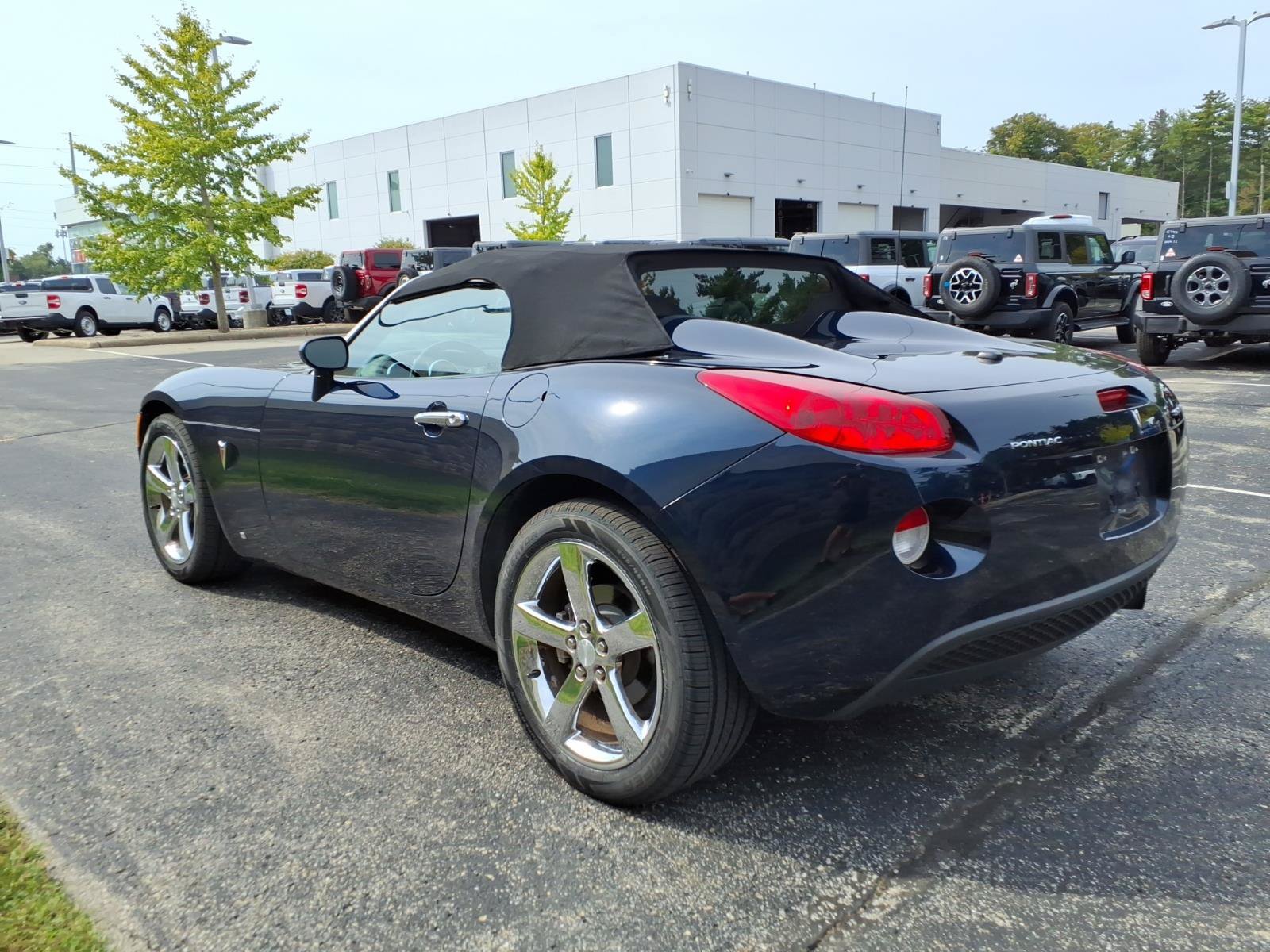 Used 2007 Pontiac Solstice Convertible w/ Premium Package RWD image 7