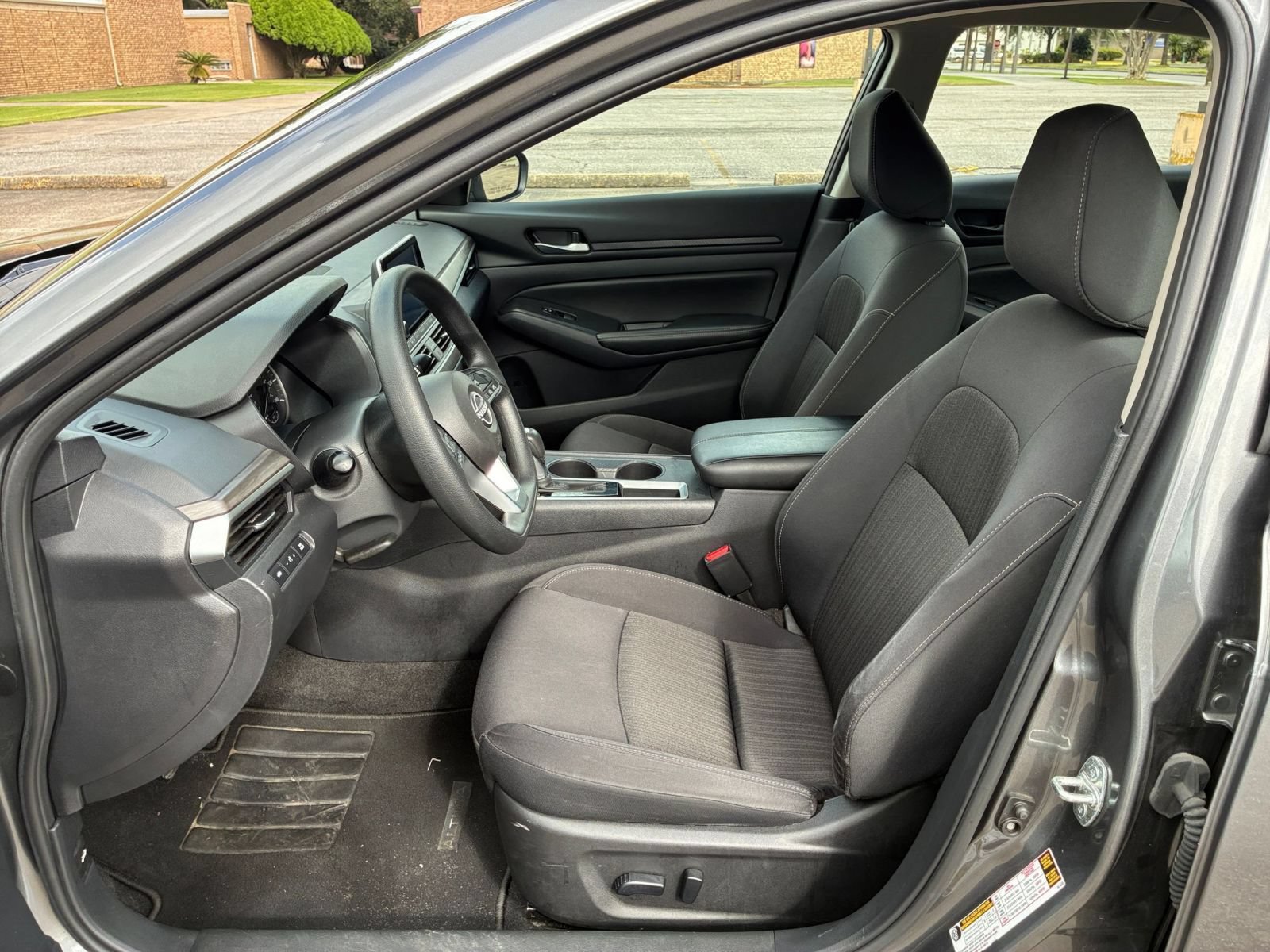 Used 2025 Nissan Altima 2.5 SV FWD image 26