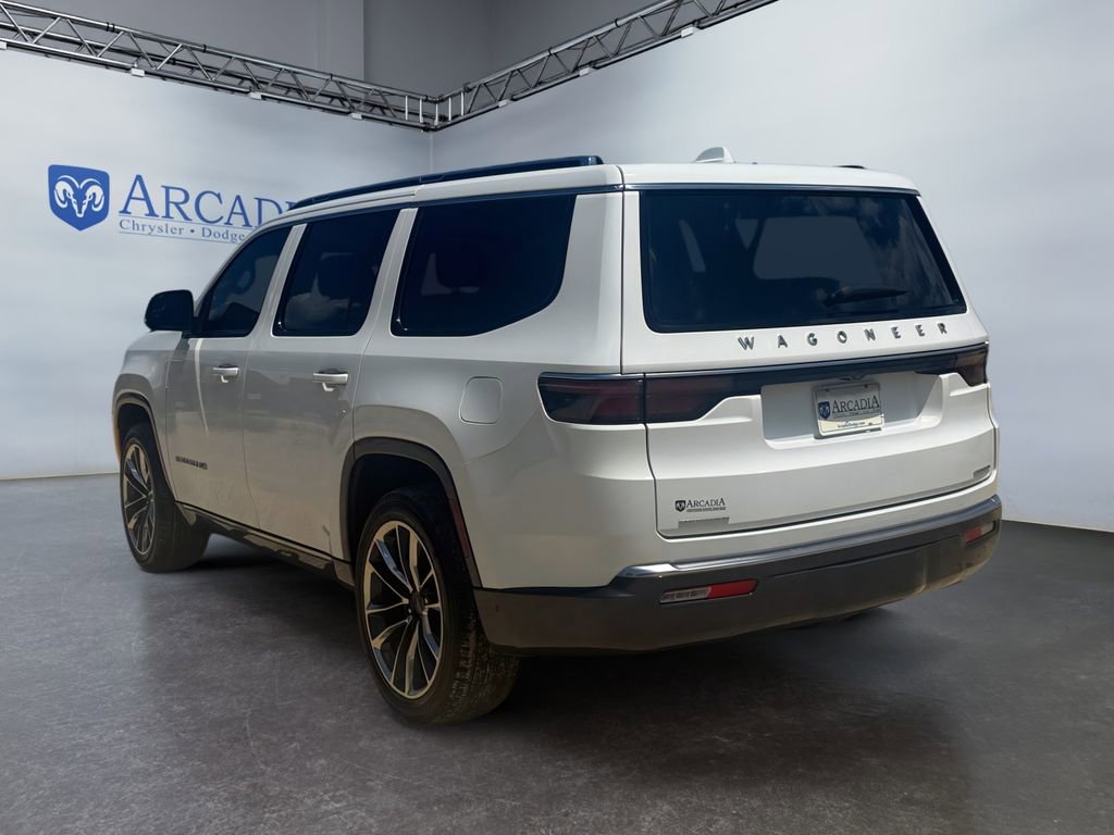 Used 2022 Jeep Wagoneer Series III w/ Premium Group I AWD/4WD image 2