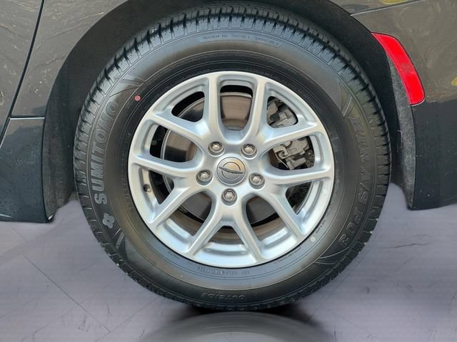 Used 2023 Chrysler Pacifica Touring-L FWD image 7