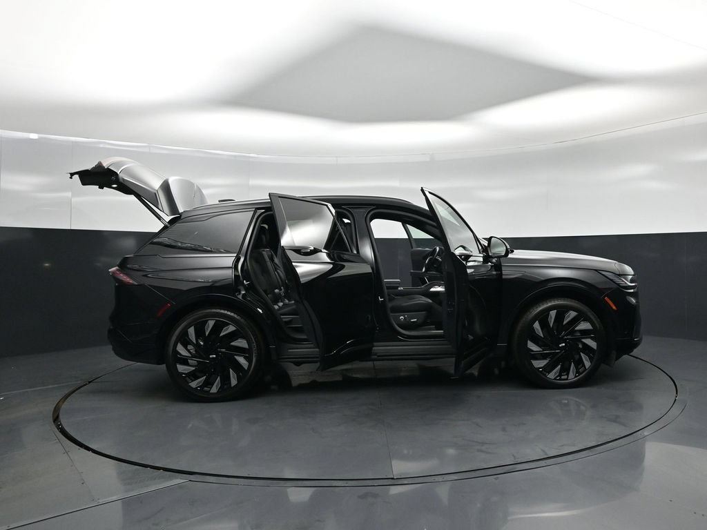 Used 2024 Lincoln Nautilus Reserve w/ Equipment Group 202A AWD/4WD image 4