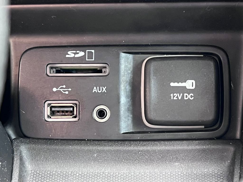 Used 2016 Jeep Cherokee Latitude AWD/4WD image 21