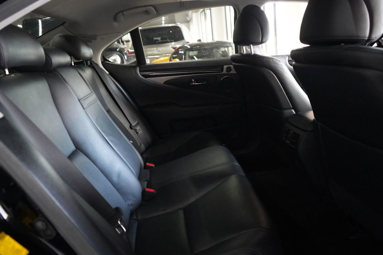 Used 2014 Lexus LS 460 RWD image 19