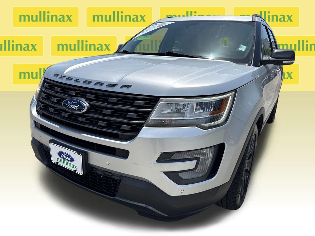 Used 2017 Ford Explorer XLT w/ Equipment Group 202A FWD image 9