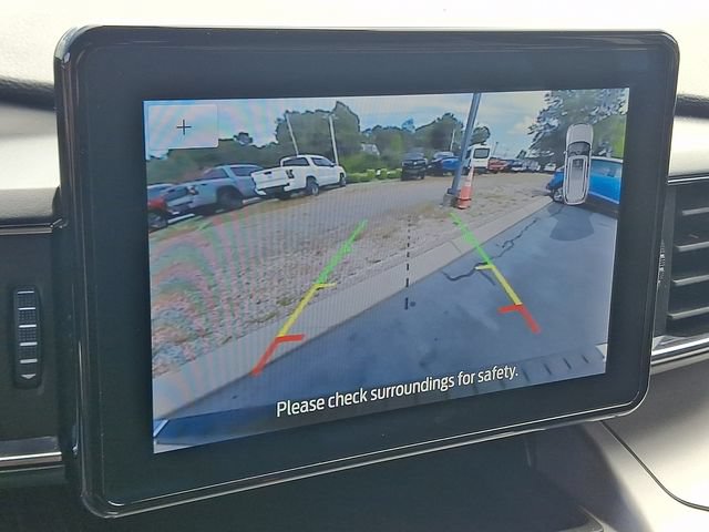 Used 2022 Ford Explorer XLT w/ Equipment Group 202A AWD/4WD image 19