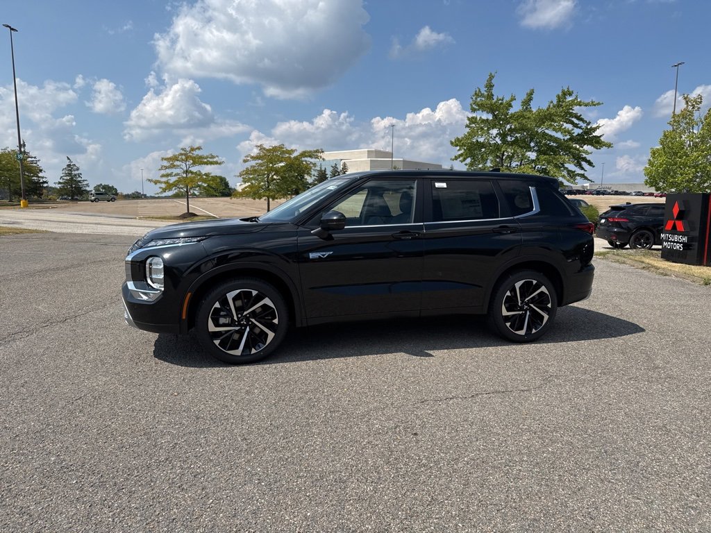 New 2025 Mitsubishi Outlander SE image 14