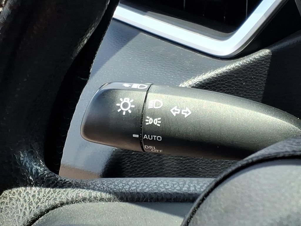 Used 2020 Toyota Corolla LE FWD image 15