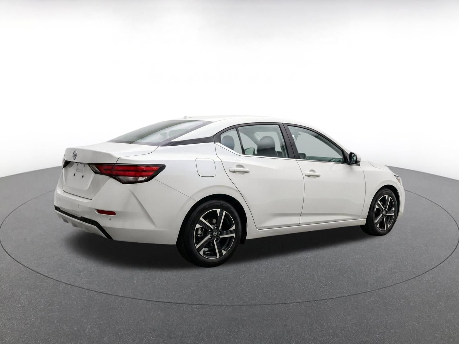 Used 2025 Nissan Sentra SV FWD image 10