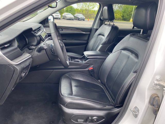 Used 2023 Jeep Grand Cherokee Limited AWD/4WD image 16
