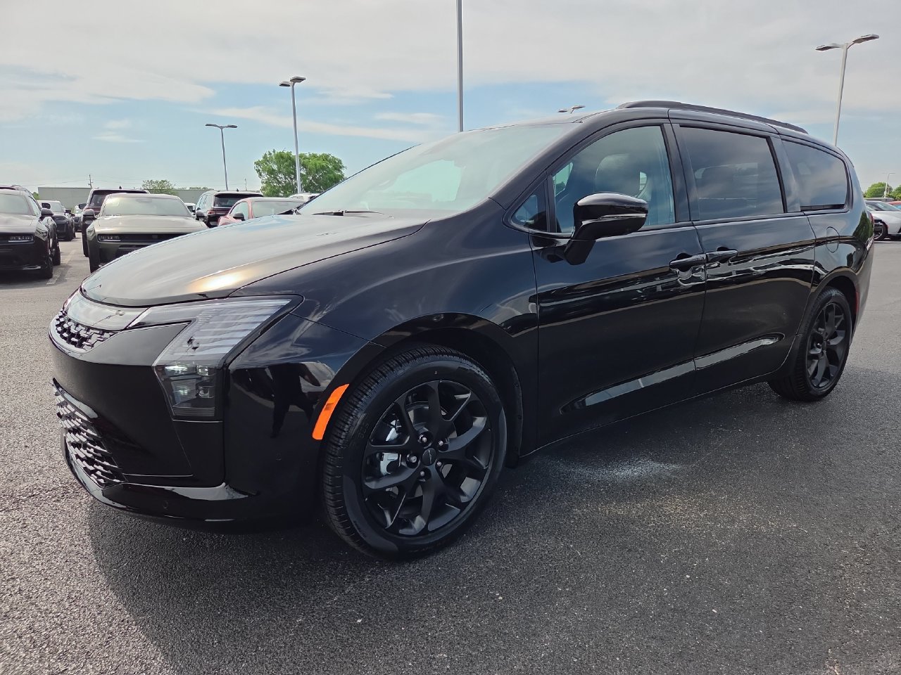New 2027 Chrysler Pacifica Limited w/ Family Tech Group FWD image 3