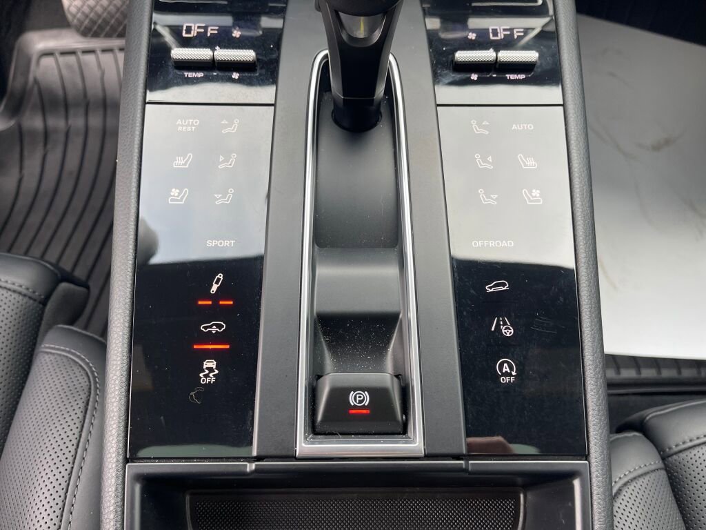 Used 2023 Porsche Macan S image 16