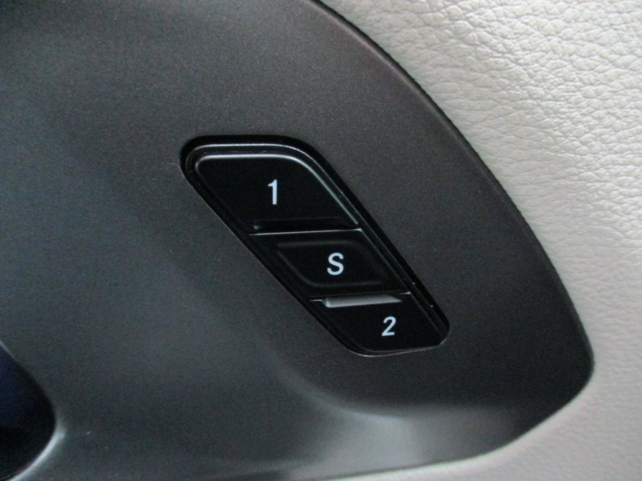 Used 2024 Chrysler Pacifica Touring-L image 20