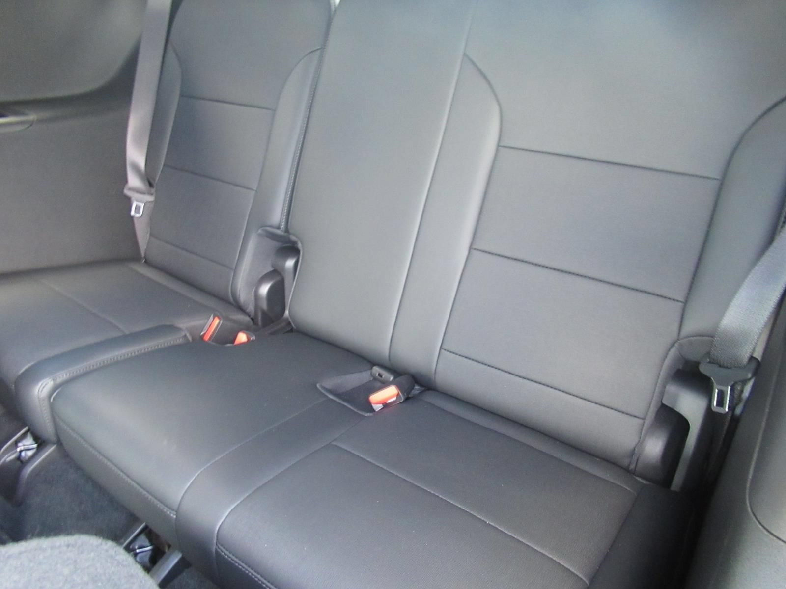 Used 2025 Buick Enclave Preferred AWD/4WD image 35